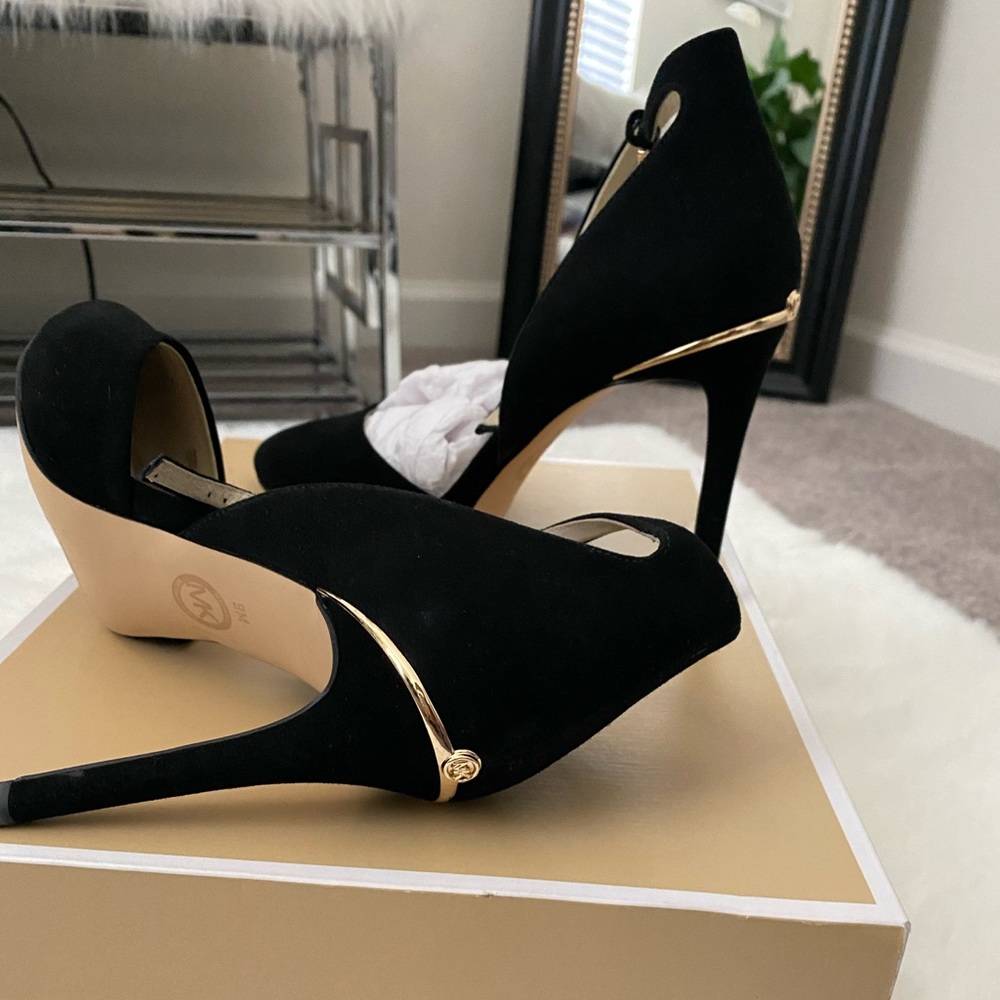 MICHAEL KORS,Color:Black,Material:Suede,Size9M, Hardware:Gold,Condition:Like New